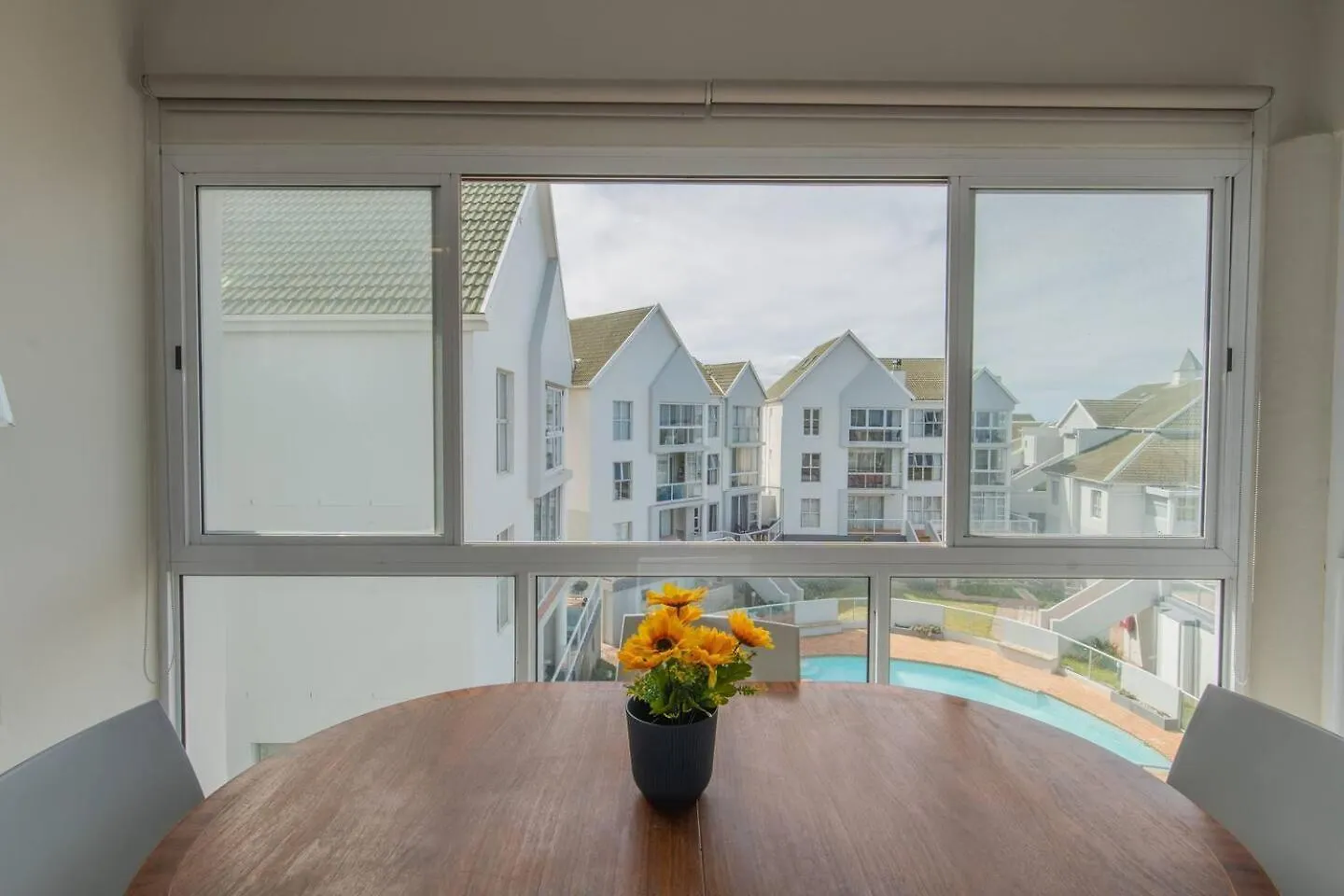 Barefoot Bliss - Summerseas Port Elizabeth Apartment